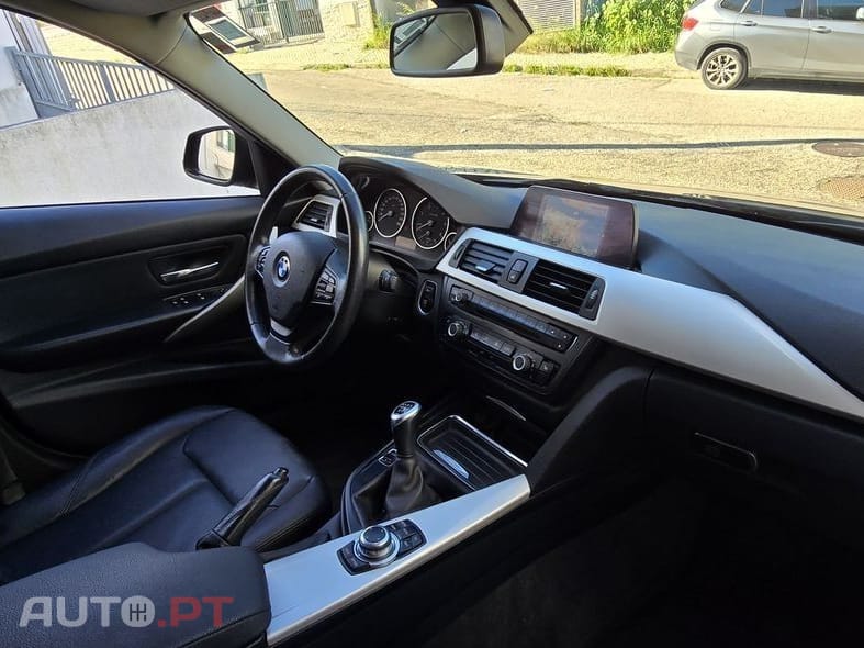 BMW 318 d Touring Blue Performance Luxury Line
