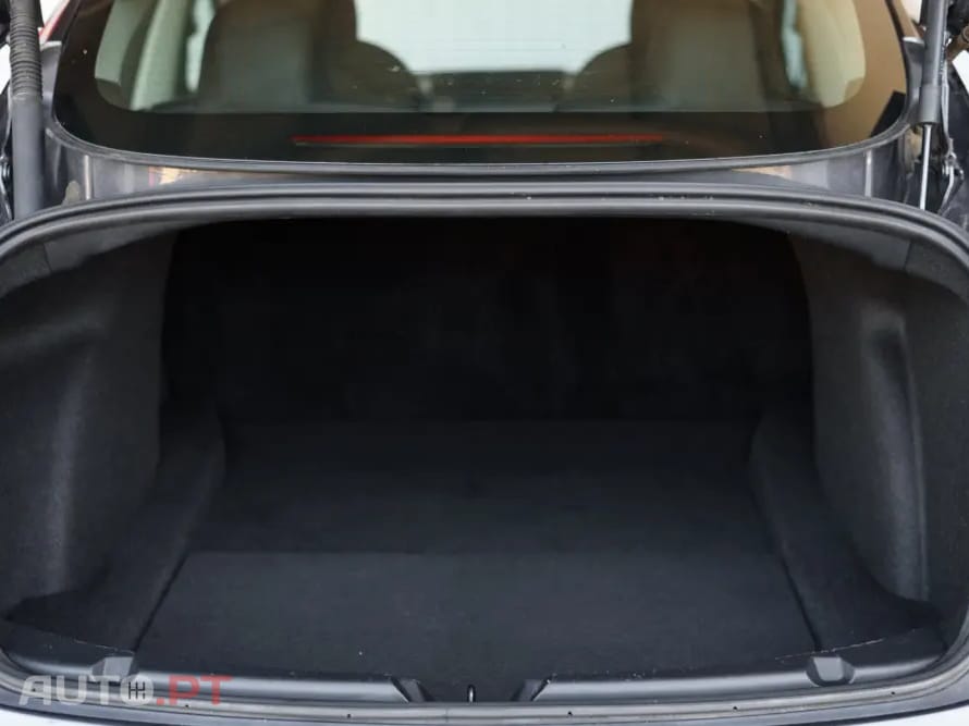 Tesla Model 3 Standard Range Plus RWD