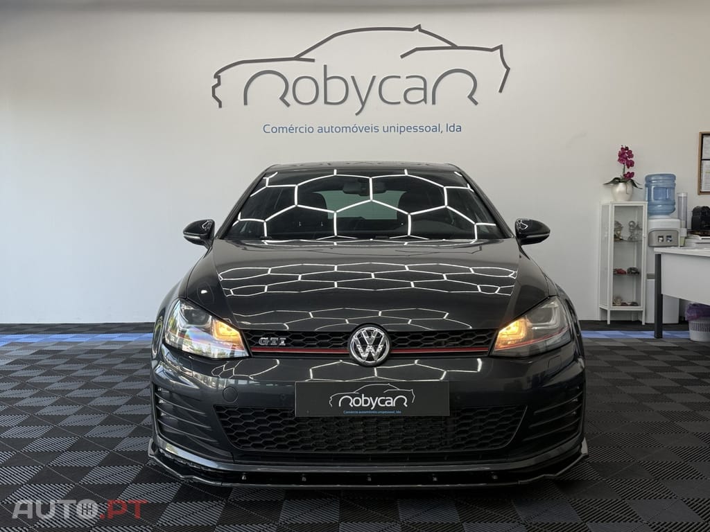 Volkswagen Golf 2.0 TSI GTI DSG