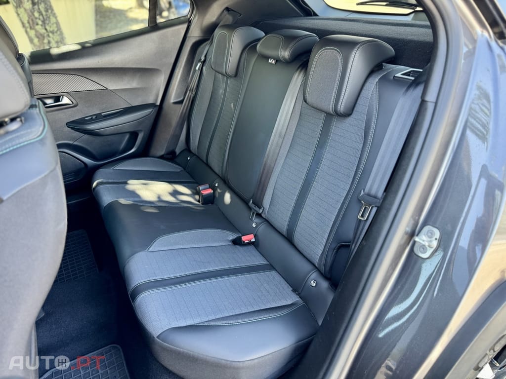 Peugeot 2008 PureTech 100 Allure