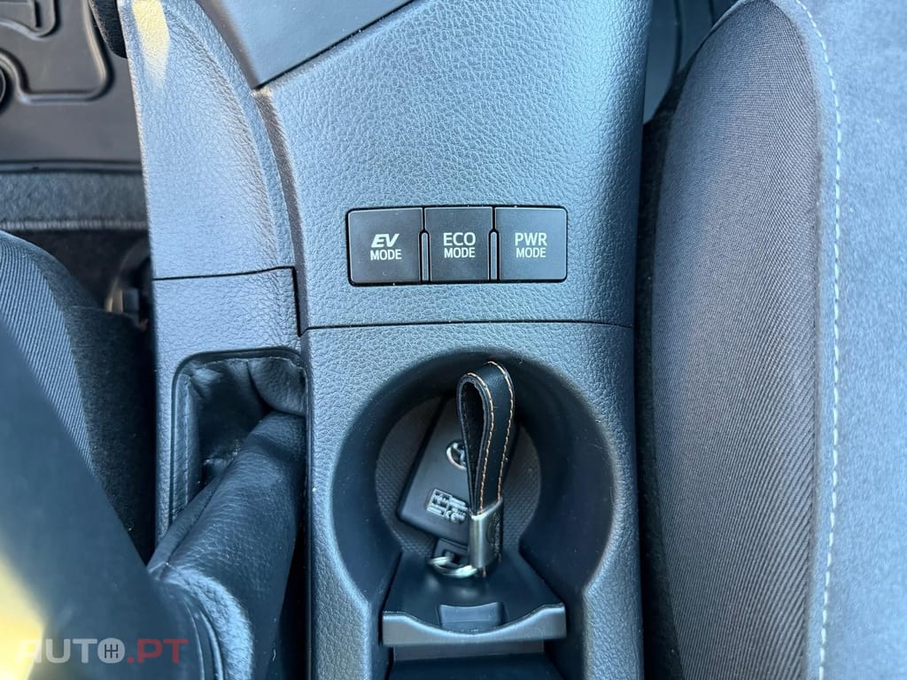 Toyota Auris 1.8 HSD Comfort +P.Sport+Navi