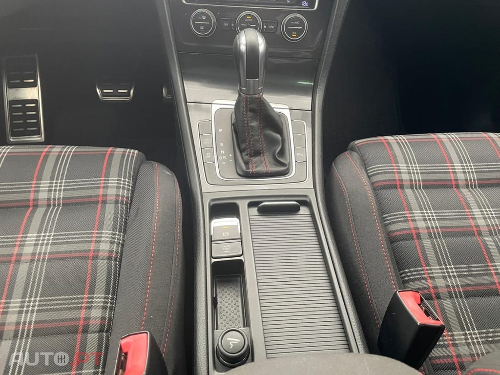 Volkswagen Golf 2.0 TSI GTI DSG