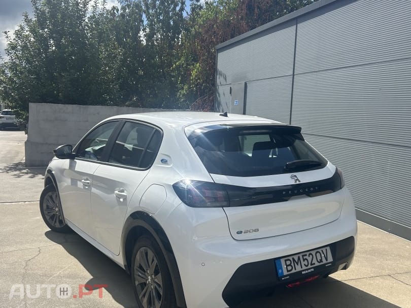 Peugeot E-208 Active
