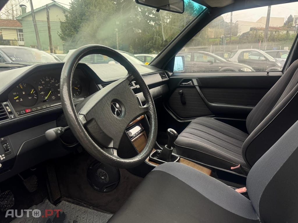 Mercedes-Benz E 200 D