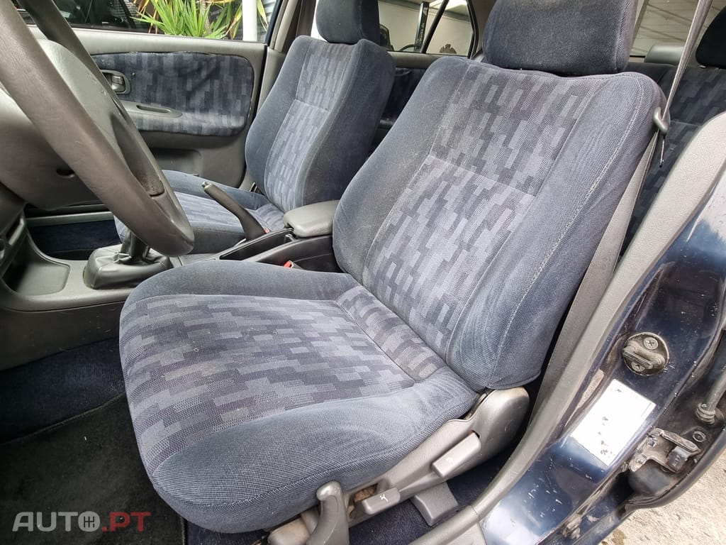 Mitsubishi Lancer 1.3 GLX