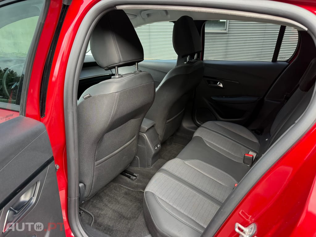 Peugeot 208 PureTech 100 EAT8 Allure
