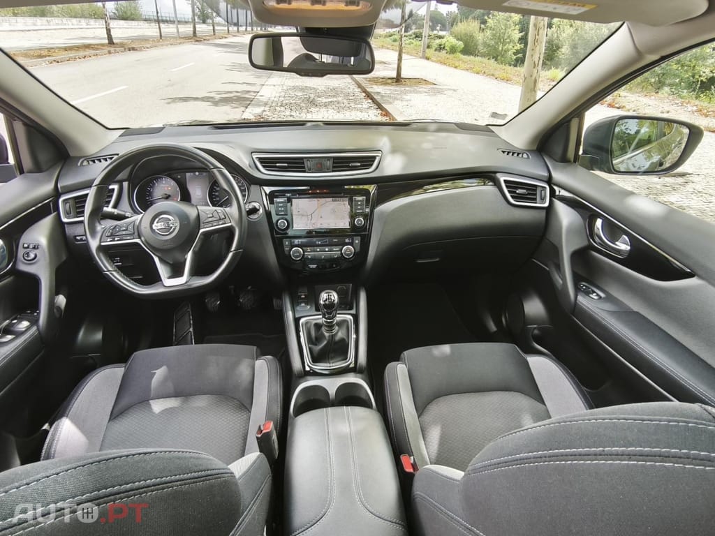 Nissan Qashqai 1.3 DIG-T N-Connecta J18 Led