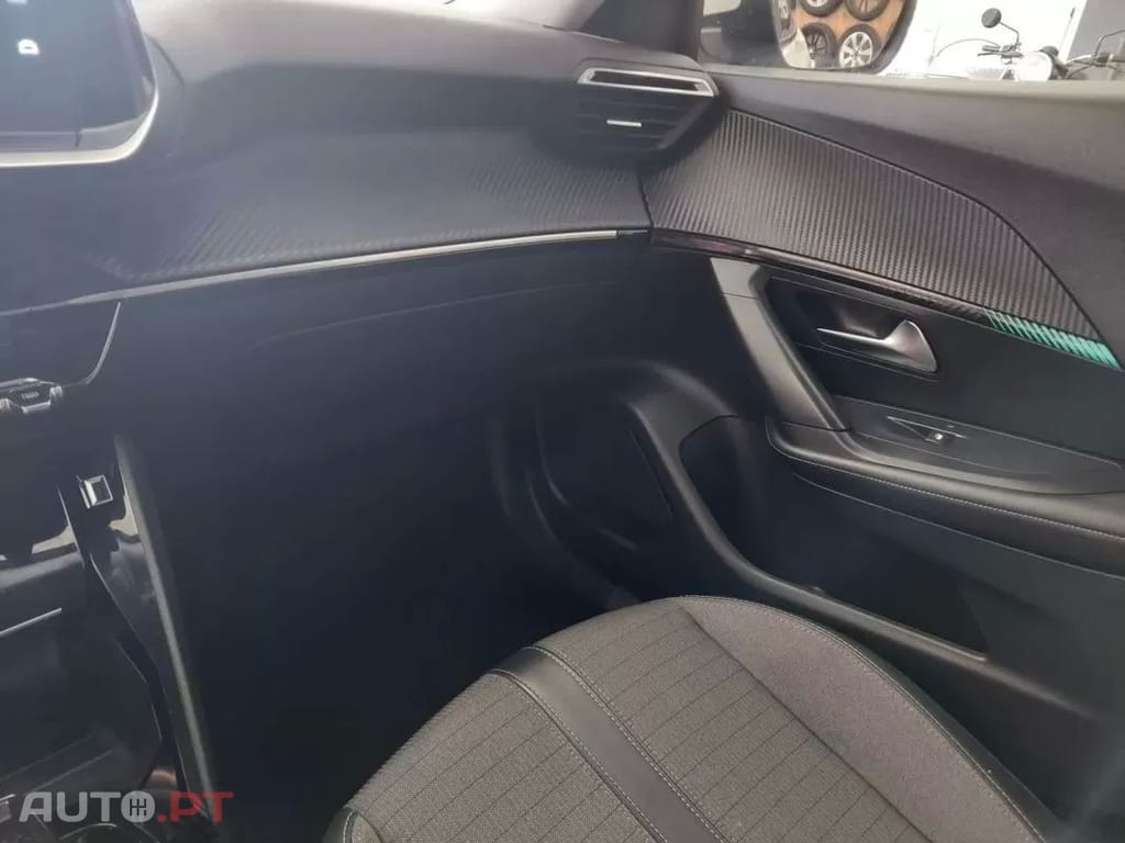 Peugeot 2008 PureTech 130 Allure Pack
