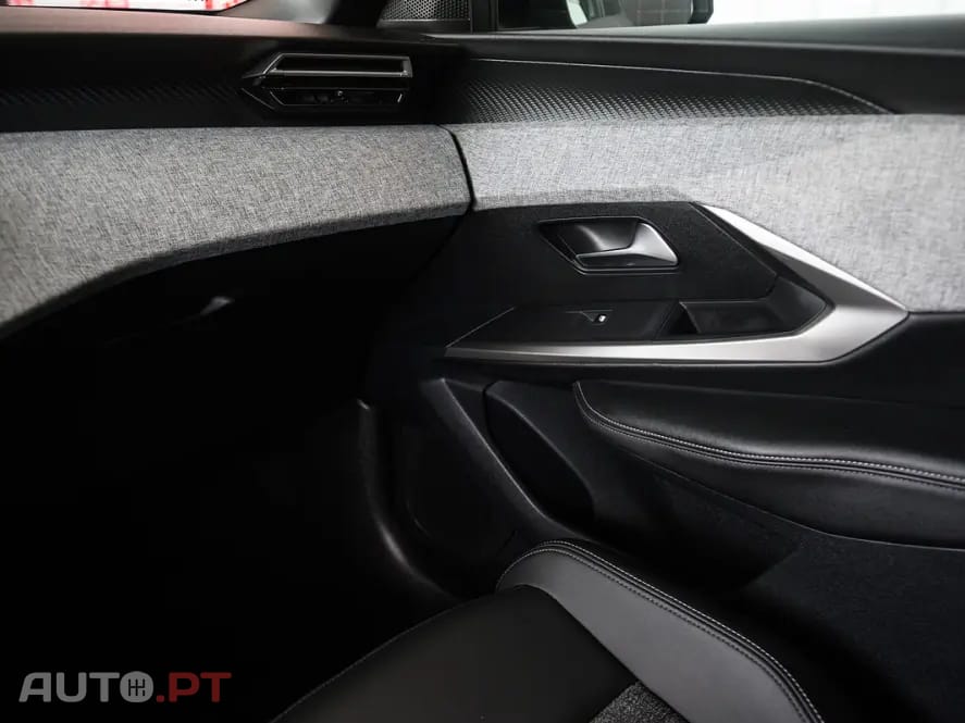 Peugeot 3008 1.2 Hybrid Allure e-DCS6