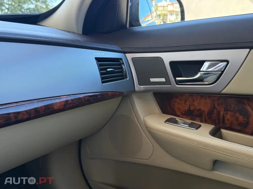 Jaguar XF 2.7 D V6 Luxury