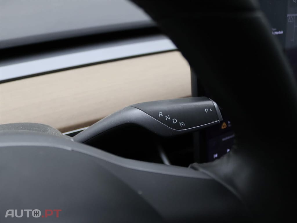 Tesla Model 3 I.V.A DEDUTÍVEL Standard RWD Plus AUTOPILOT