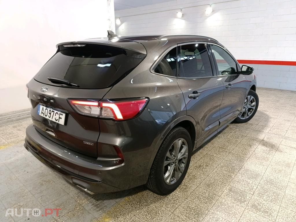 Ford Kuga 2.5 FHEV ST-Line