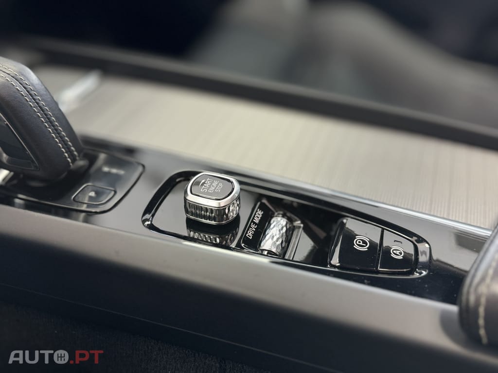Volvo XC60 2.0 T8 PHEV R-Design AWD
