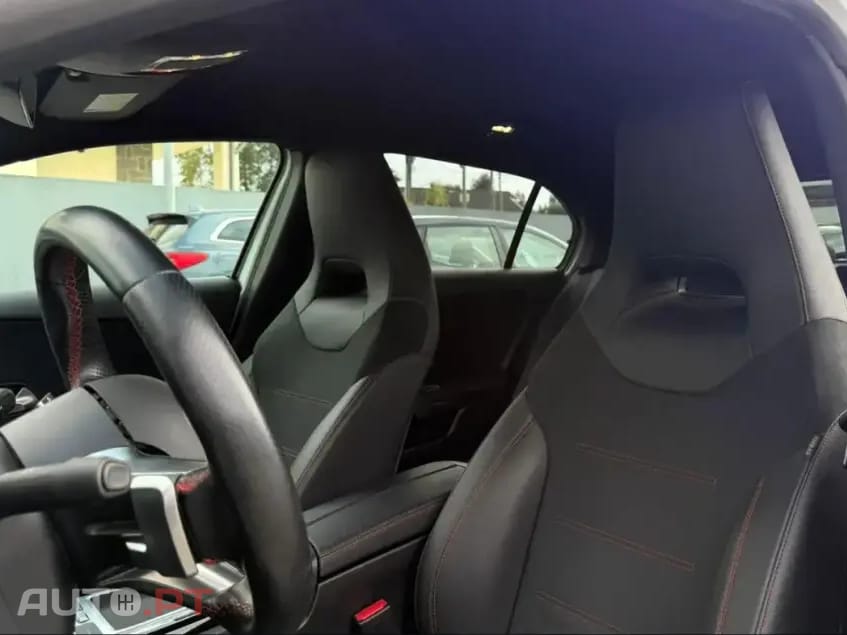 Mercedes-Benz A 250 e AMG Line