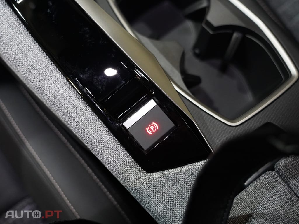 Peugeot 3008 1.2 Hybrid Allure e-DCS6