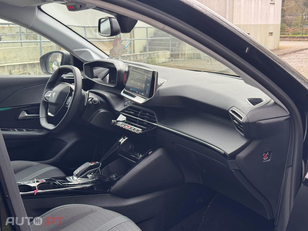 Peugeot 208 1.2 PureTech Allure EAT8