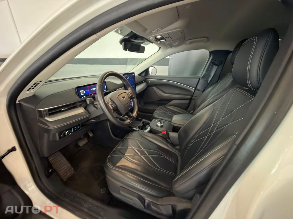Ford Mustang Mach-E 75.7 kWh Base