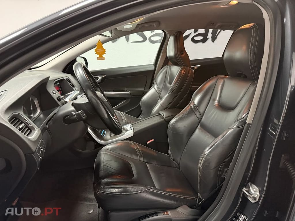 Volvo V60 D6 Plug-In-Hybrid AWD Geartronic Summum