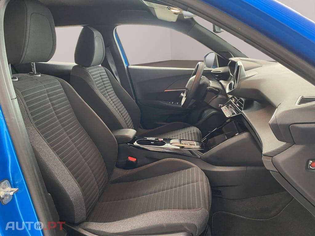 Peugeot E-2008 50 kWh Active Pack