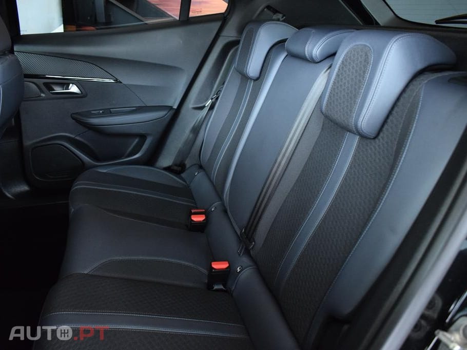 Peugeot 2008 1.5 BlueHDi Allure EAT8