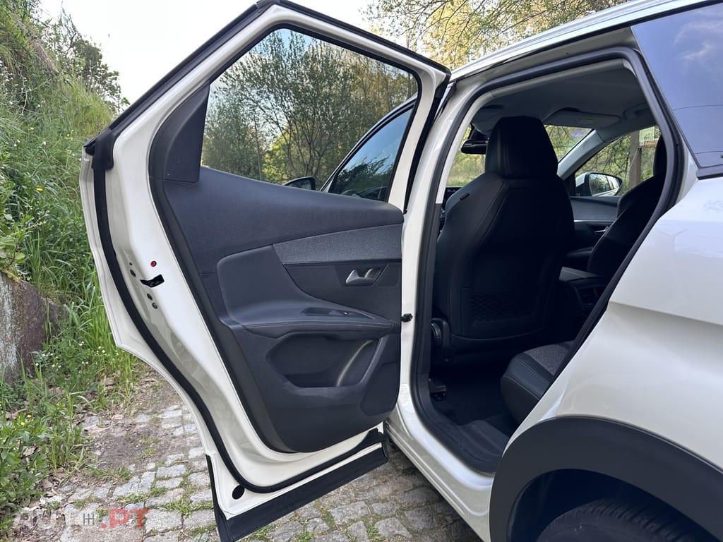 Peugeot 3008 1.2 PureTech Allure EAT8