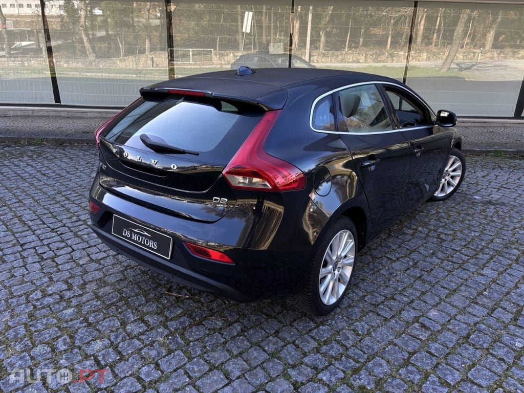Volvo V40 1.6 D2 Momentum — fotografia 4