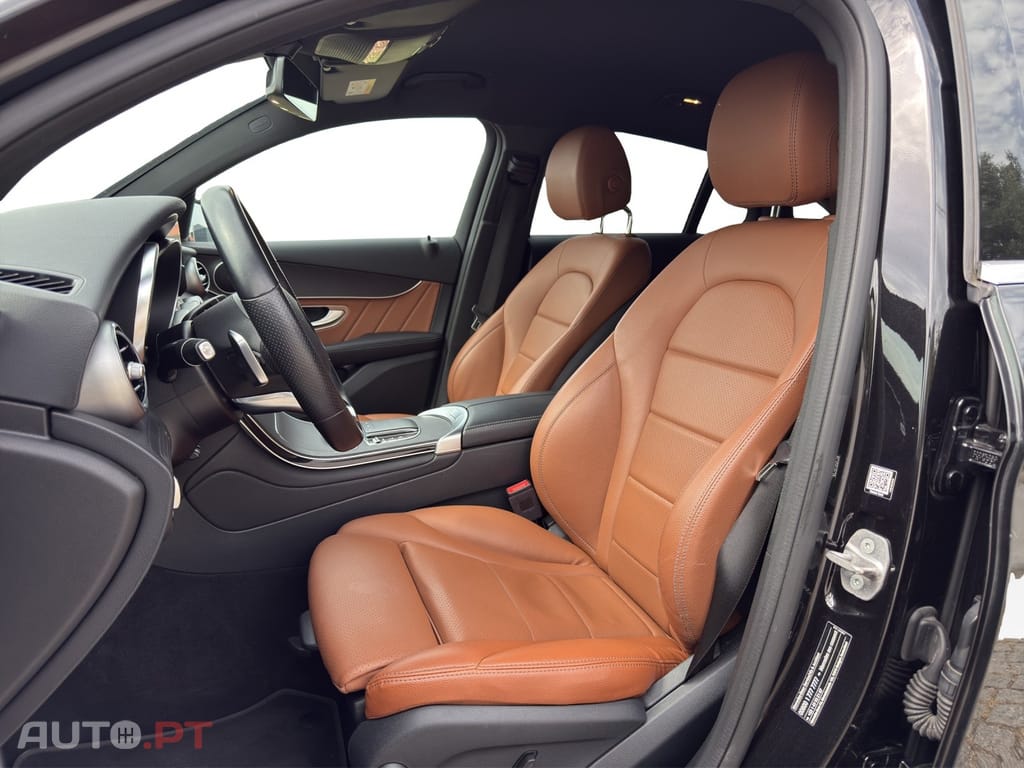 Mercedes-Benz GLC 300 Coupe de 4Matic 9G-TRONIC AMG Line