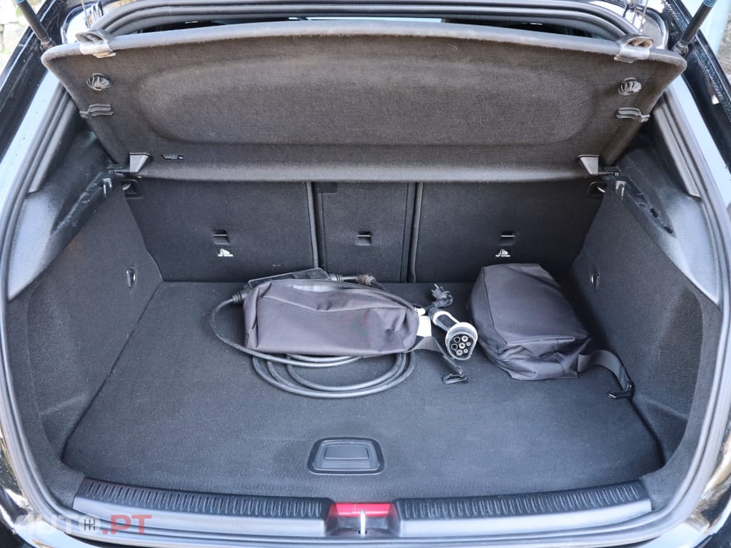 Mercedes-Benz A 250 e AMG Line