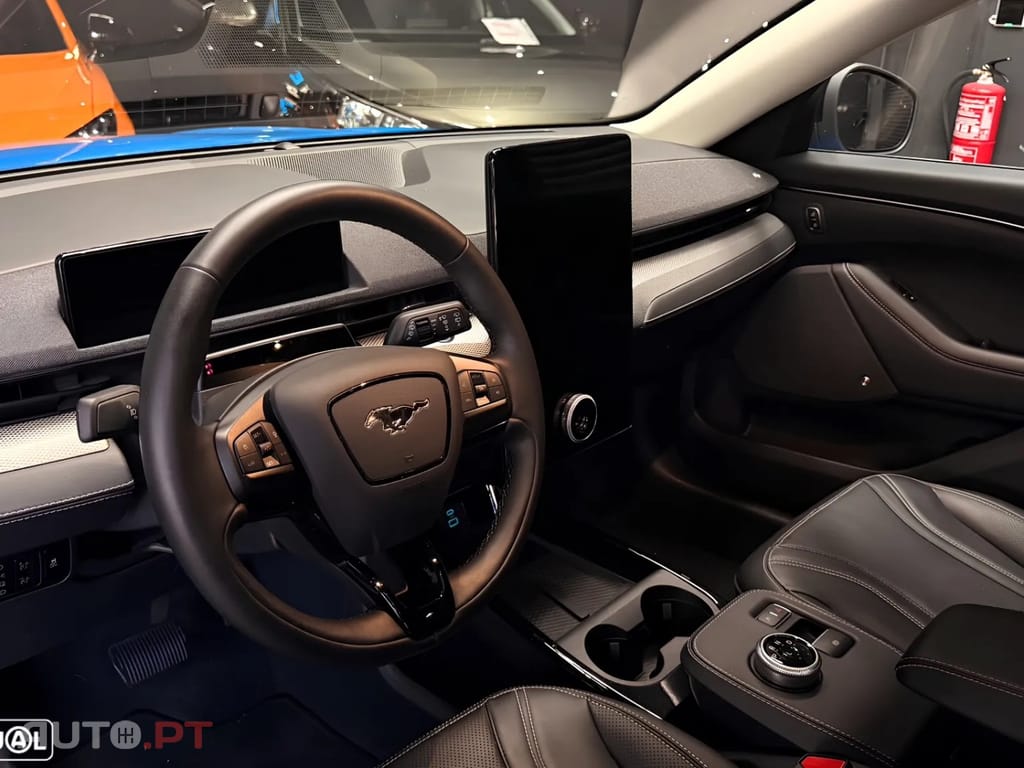 Ford Mustang Mach-E 75.7 kWh Base