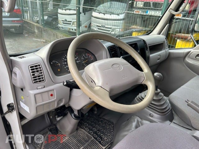 Toyota Dyna M 3.0D-4D Báscula nova