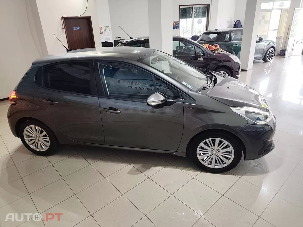 Peugeot 208 1.2 PureTech Signature