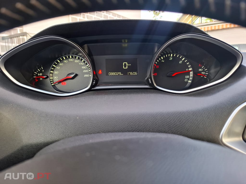 Peugeot 308 1.5 BlueHDi Business Line