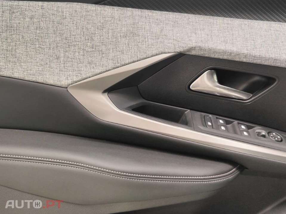 Peugeot 3008 1.2 Hybrid Allure e-DCS6