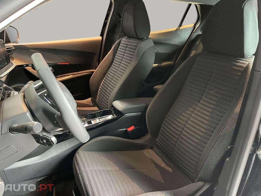 Peugeot E-2008 Active 