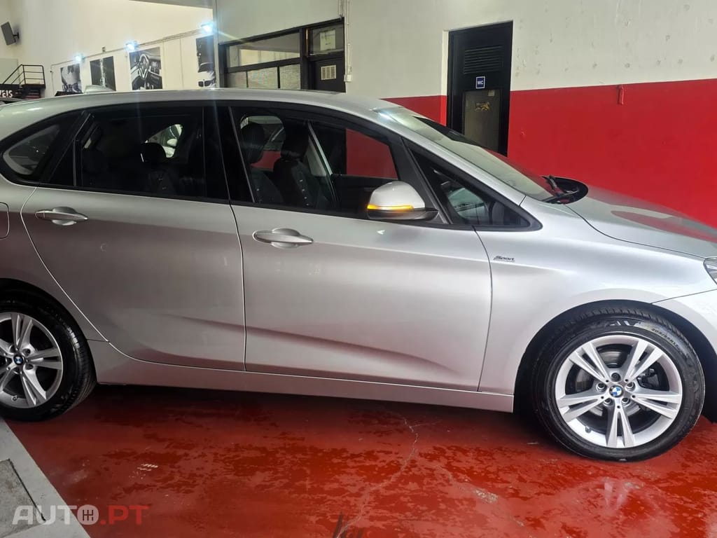 BMW 216 d Line Sport — fotografia 5
