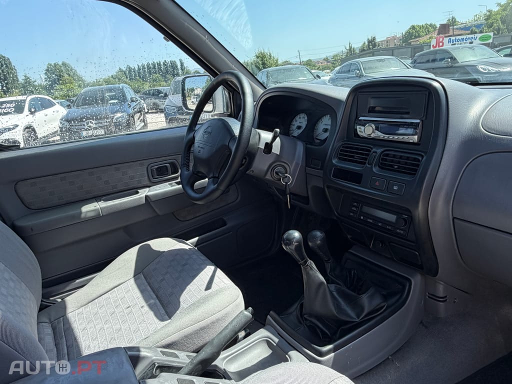 Nissan Navara 2.5TDi 4x4 5LUG