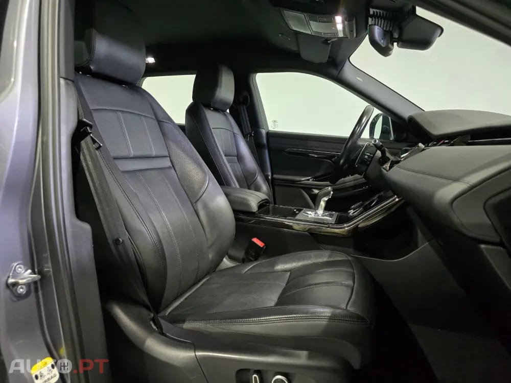 Land Rover Evoque P300e R-Dynamic