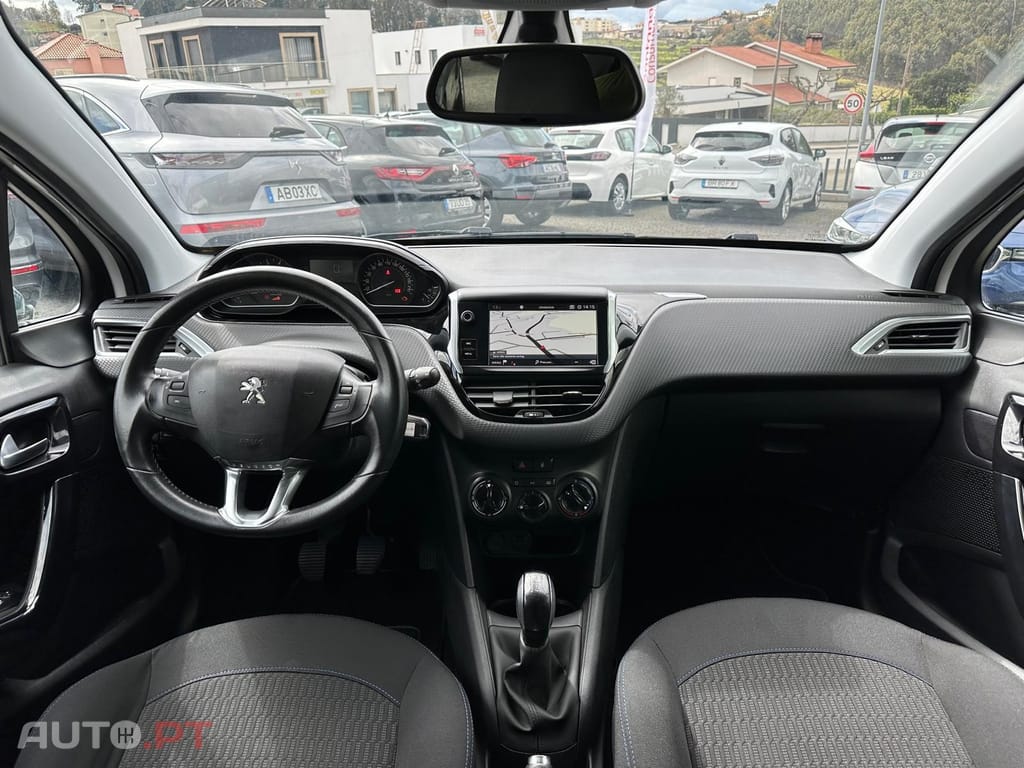 Peugeot 208 1.2 PureTech Signature