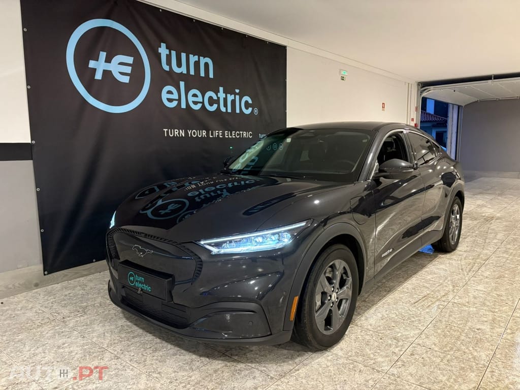 Ford Mustang Mach-E Alargada