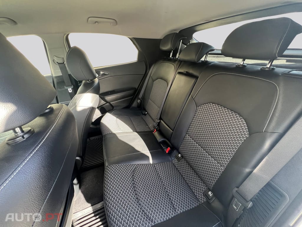 Kia Xceed HYB 1.6 GDI ISG PHEV BCK&WHT EDITION DCT6