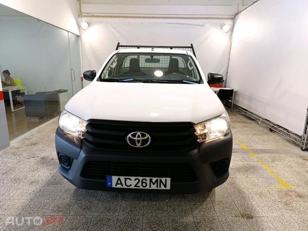 Toyota Hilux 2.4 D-4D 2WD CE