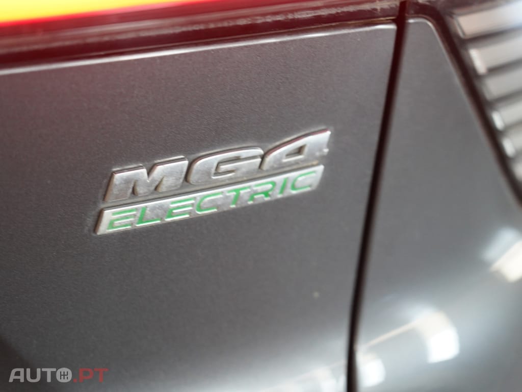 MG MG4 64 kWh Luxury