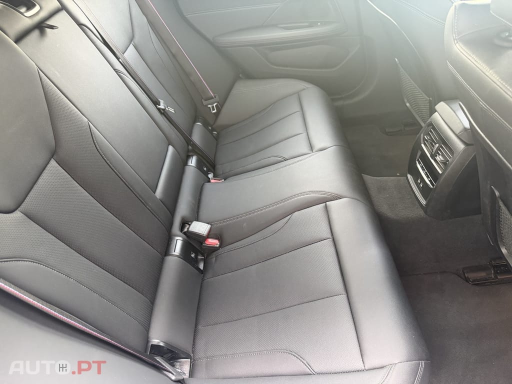 BMW i4 eDrive35 Gran Coupe M Sport — fotografia 23