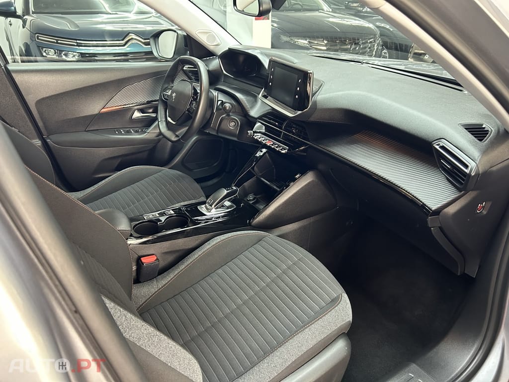 Peugeot 2008 1.2 PureTech Active EAT8
