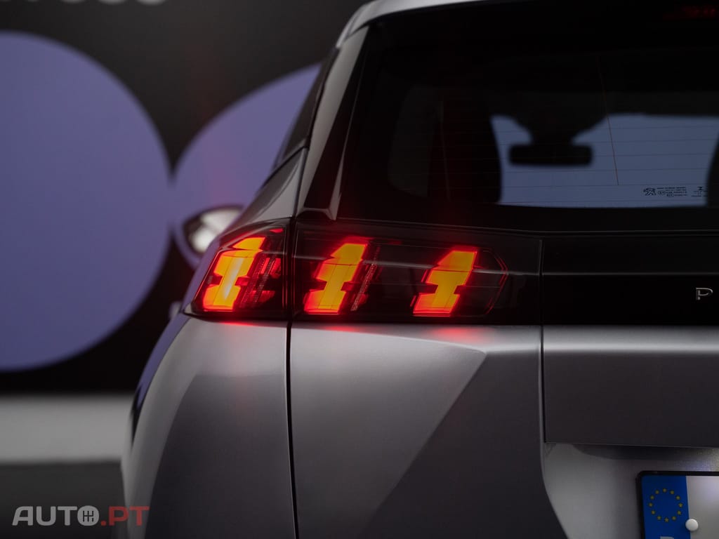 Peugeot E-2008 50 kWh Active