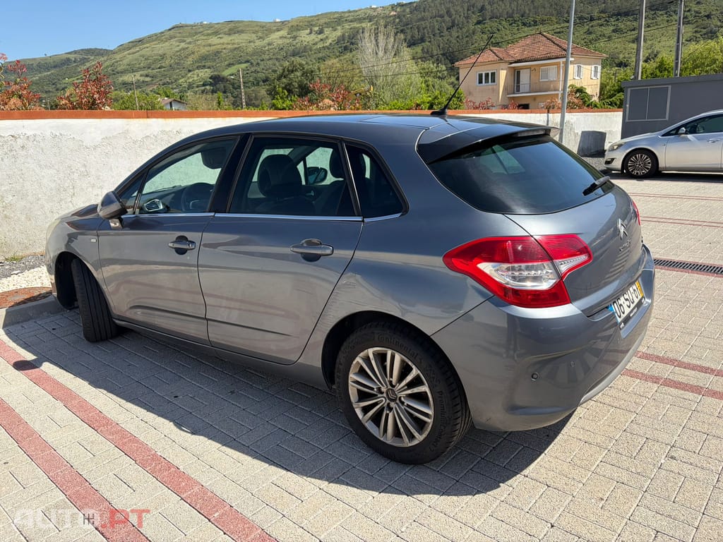 Citroen C4 Citroën C4 e-HDi 110 EGS6 Stop/Start System Exclusive