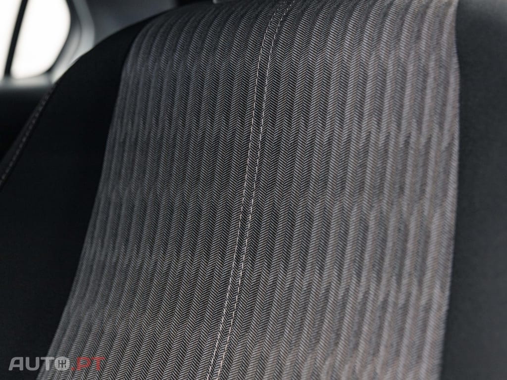 Opel Corsa 1.2 Business Edition — fotografia 20