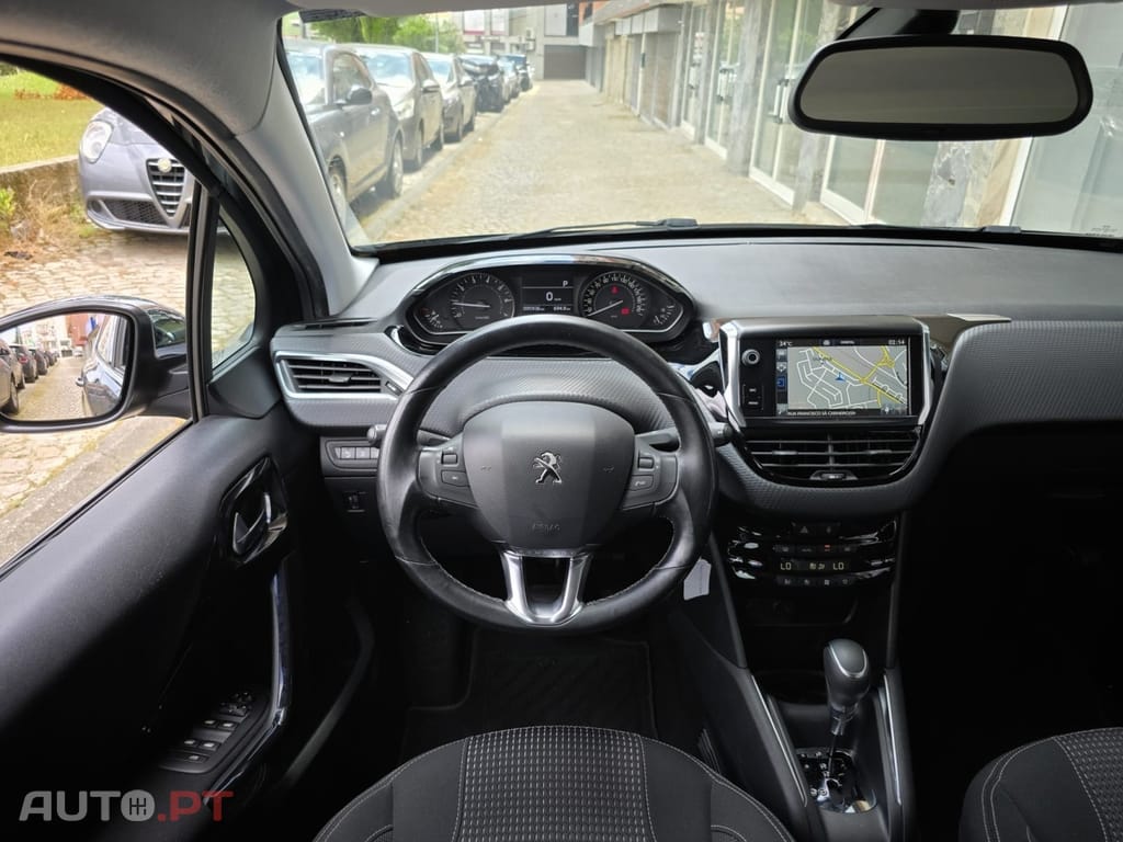 Peugeot 208 1.2 PureTech Allure EAT6