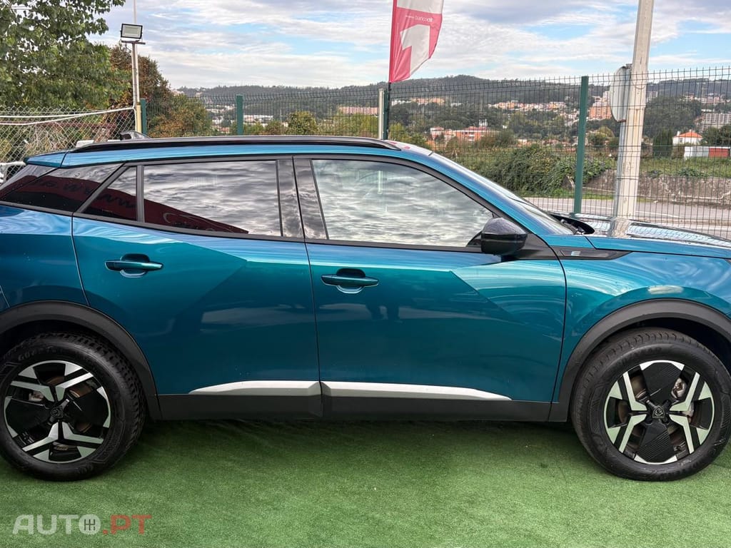 Peugeot E-2008 Allure 54kWH