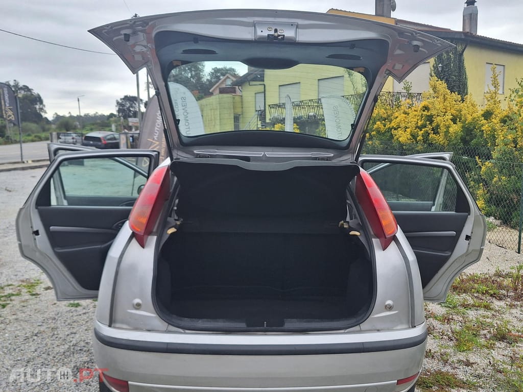 Ford Focus 1.8 TDDI Poucos Kms!